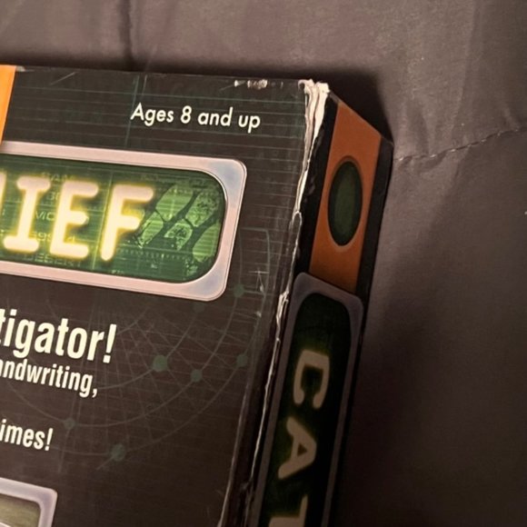 New Crime Lab Catch the Thief Book Activity Kit - Picture 8 of 8